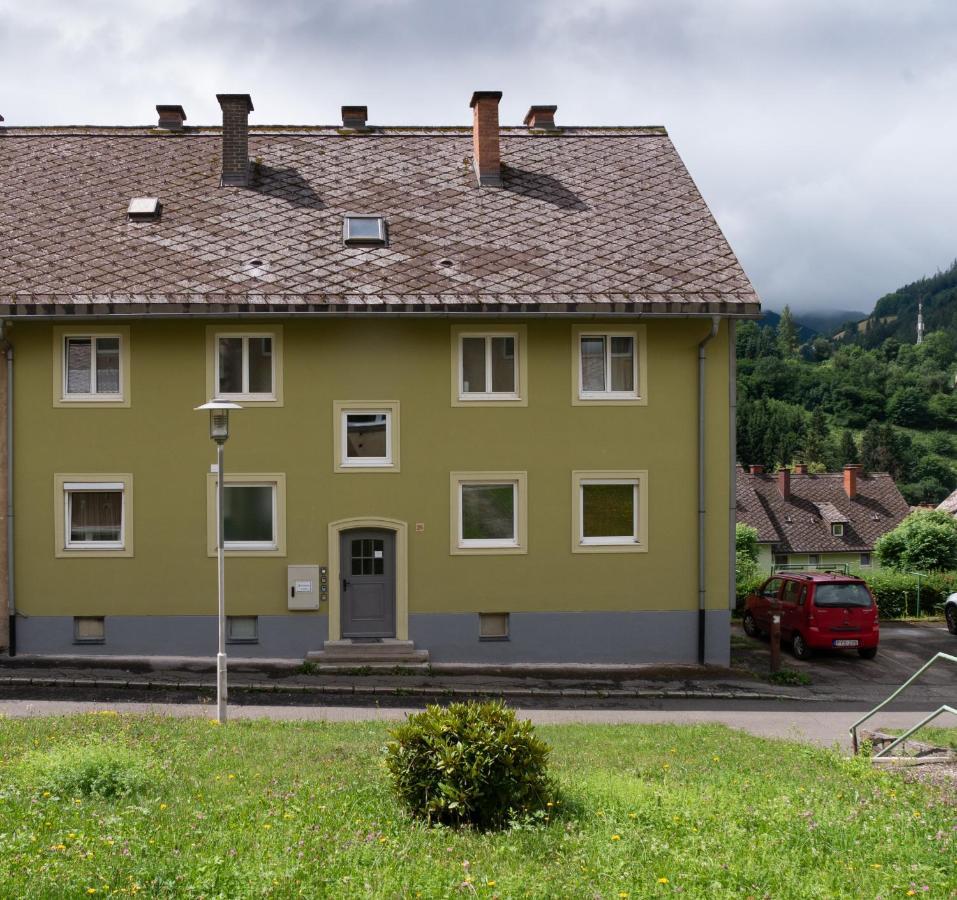 Eisenerz Stefan Apartment / Ferien Wohnung Luaran gambar