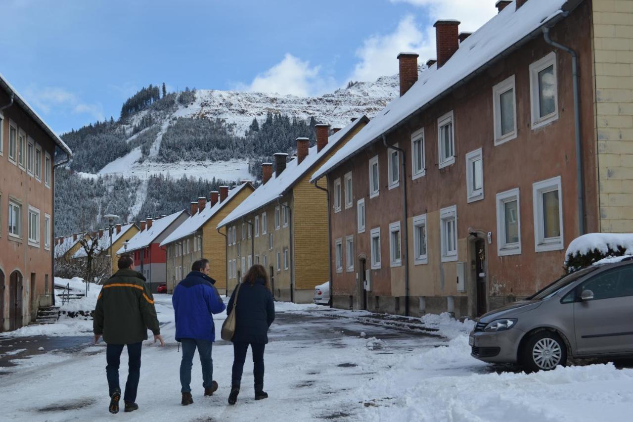 Eisenerz Stefan Apartment / Ferien Wohnung Luaran gambar